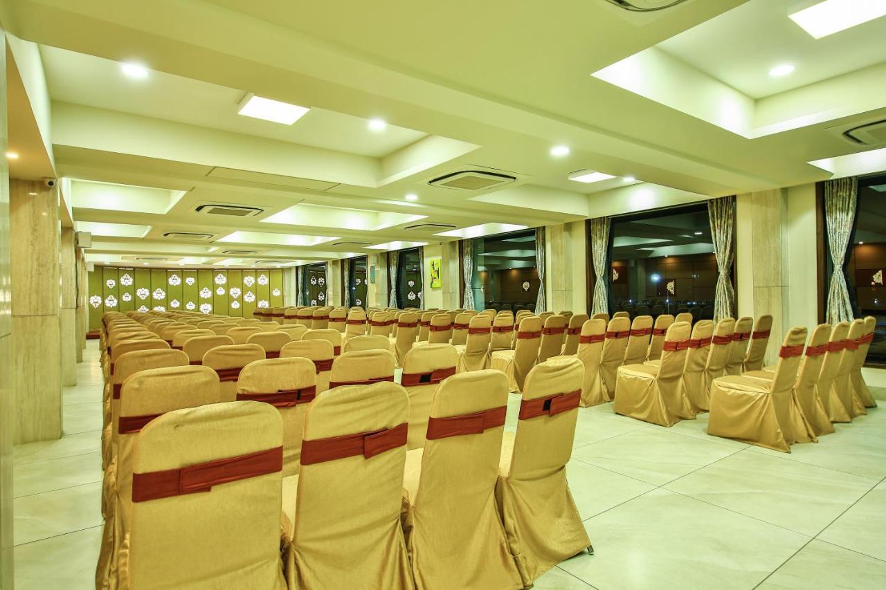 FabHotel Flora Vastral Ahmedabad Exterior foto