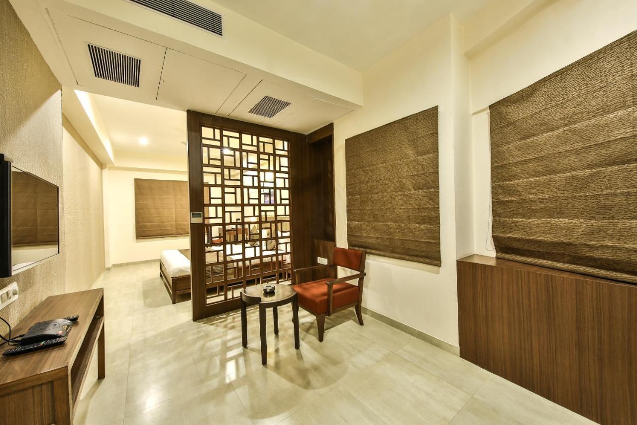 FabHotel Flora Vastral Ahmedabad Exterior foto