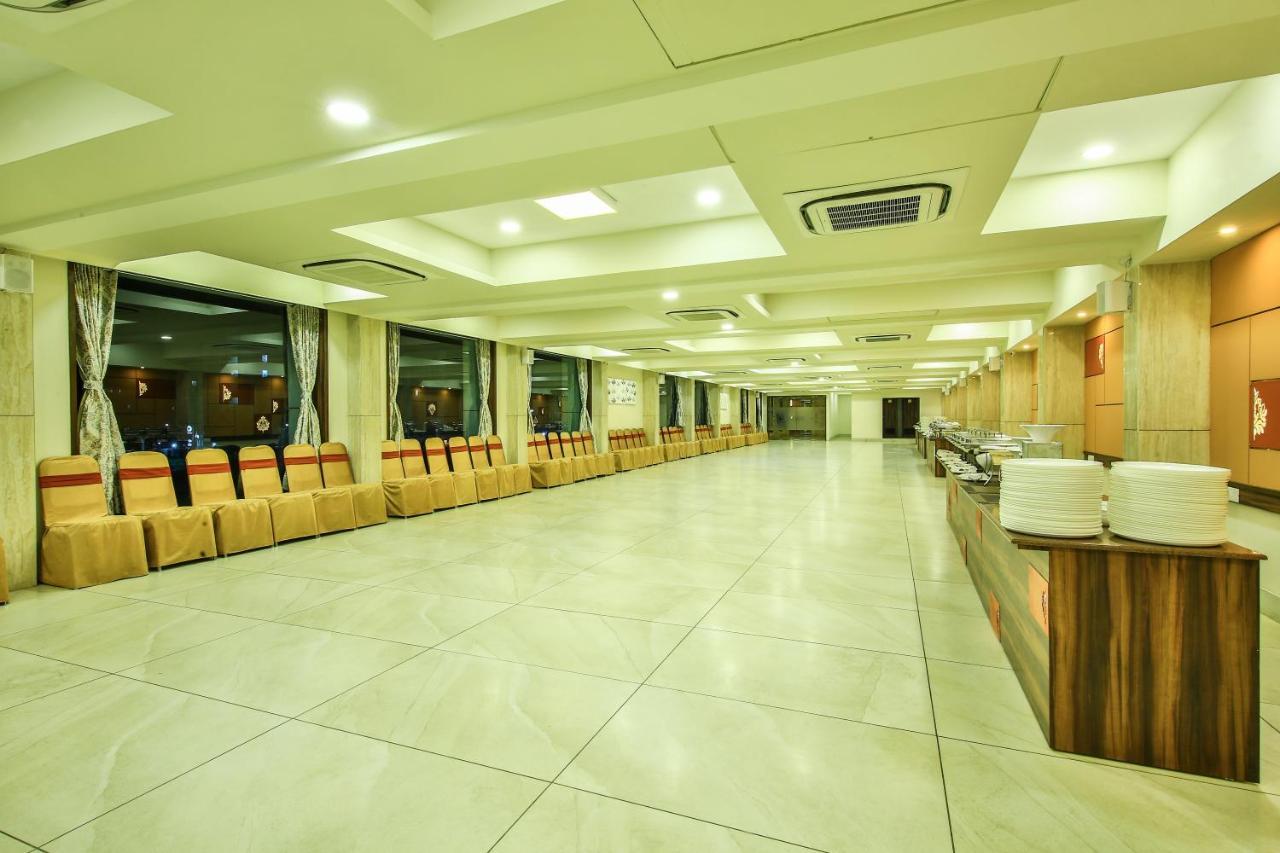 FabHotel Flora Vastral Ahmedabad Exterior foto