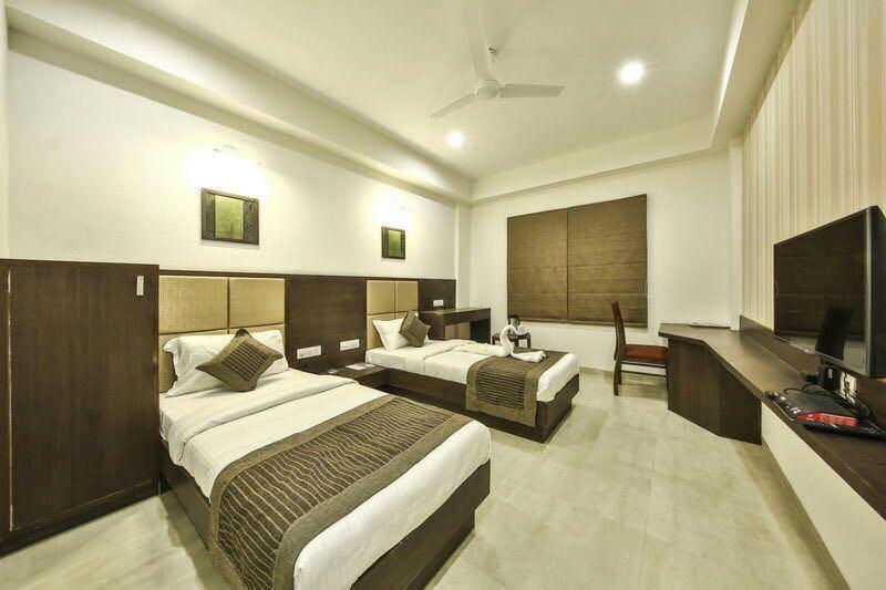 FabHotel Flora Vastral Ahmedabad Exterior foto